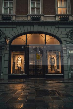 バーバリー（BURBERRY）はイギリスを代表するブランド